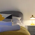 Retro Retreat, Sea View, Free Parking & Ev Plug-in