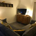 Retro Retreat, Sea View, Free Parking & Ev Plug-in * Whitby