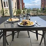 Retro Retreat, Sea View, Free Parking & Ev Plug-in Whitby