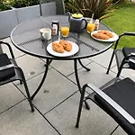 Retro Retreat, Sea View, Free Parking & Ev Plug-in *