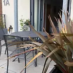 Retro Retreat, Sea View, Free Parking & Ev Plug-in *