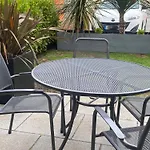 Retro Retreat, Sea View, Free Parking & Ev Plug-in Whitby