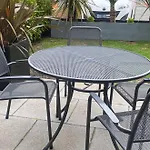Retro Retreat, Sea View, Free Parking & Ev Plug-in * Whitby