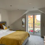 Retro Retreat, Sea View, Free Parking & Ev Plug-in *