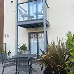 Retro Retreat, Sea View, Free Parking & Ev Plug-in Whitby