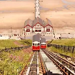 Retro Retreat, Sea View, Free Parking & Ev Plug-in Whitby