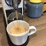 Retro Retreat, Sea View, Free Parking & Ev Plug-in Semesterbostad *