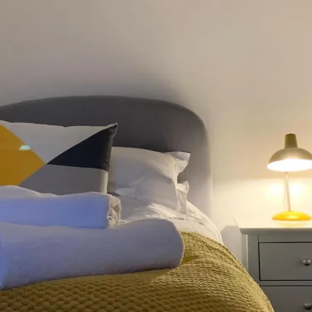 Retro Retreat, Sea View, Free Parking & Ev Plug-in