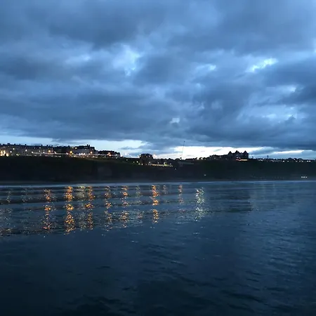 Retro Retreat, Sea View, Free Parking & Ev Plug-in Vakantiehuis Whitby