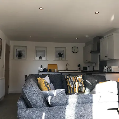 Retro Retreat, Sea View, Free Parking & Ev Plug-in *