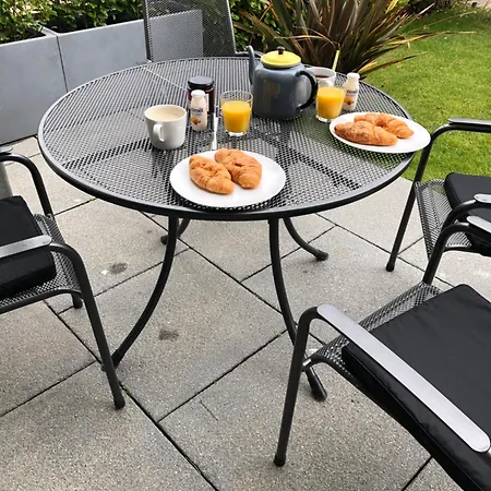 Retro Retreat, Sea View, Free Parking & Ev Plug-in *