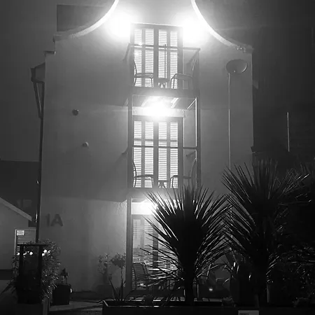 Semesterbostad Retro Retreat, Sea View, Free Parking & Ev Plug-in Whitby