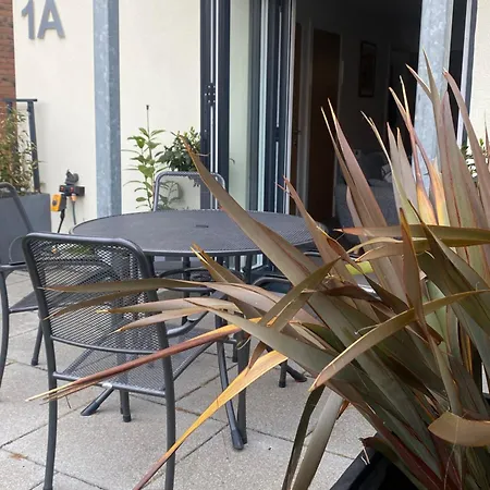 Retro Retreat, Sea View, Free Parking & Ev Plug-in *