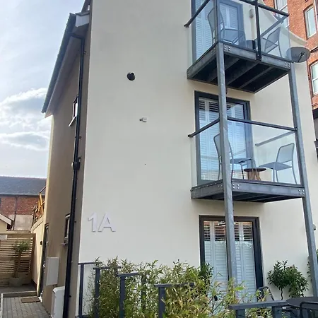 Retro Retreat, Sea View, Free Parking & Ev Plug-in Vakantiehuis Whitby