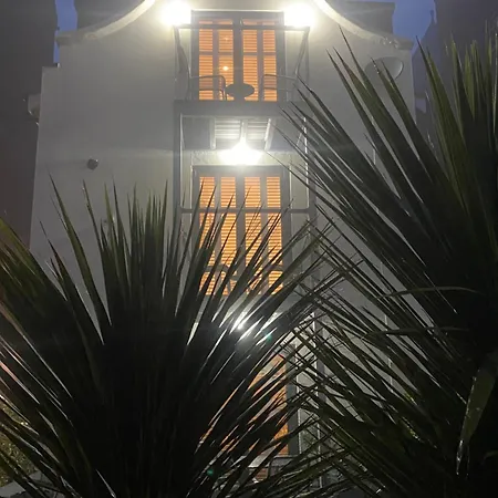 Vakantiehuis Retro Retreat, Sea View, Free Parking & Ev Plug-in
