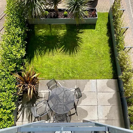 Semesterbostad Retro Retreat, Sea View, Free Parking & Ev Plug-in Whitby