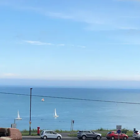 Semesterbostad Retro Retreat, Sea View, Free Parking & Ev Plug-in Whitby