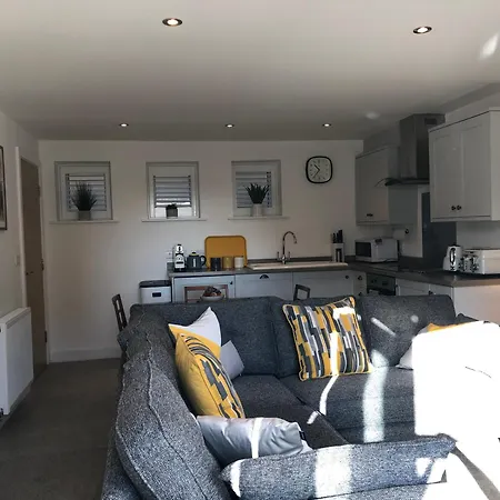 Retro Retreat, Sea View, Free Parking & Ev Plug-in *