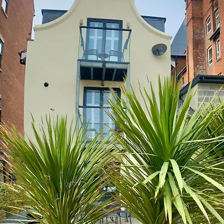 Retro Retreat, Sea View, Free Parking & Ev Plug-in Semesterbostad *