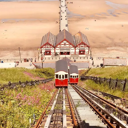 Retro Retreat, Sea View, Free Parking & Ev Plug-in Whitby