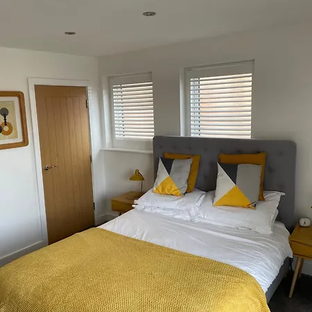 Retro Retreat, Sea View, Free Parking & Ev Plug-in Semesterbostad *