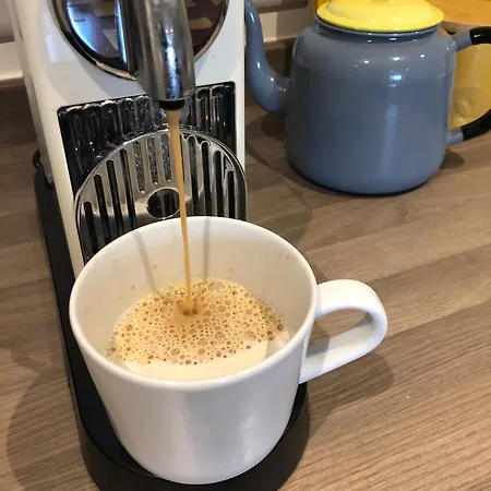 Retro Retreat, Sea View, Free Parking & Ev Plug-in Semesterbostad *