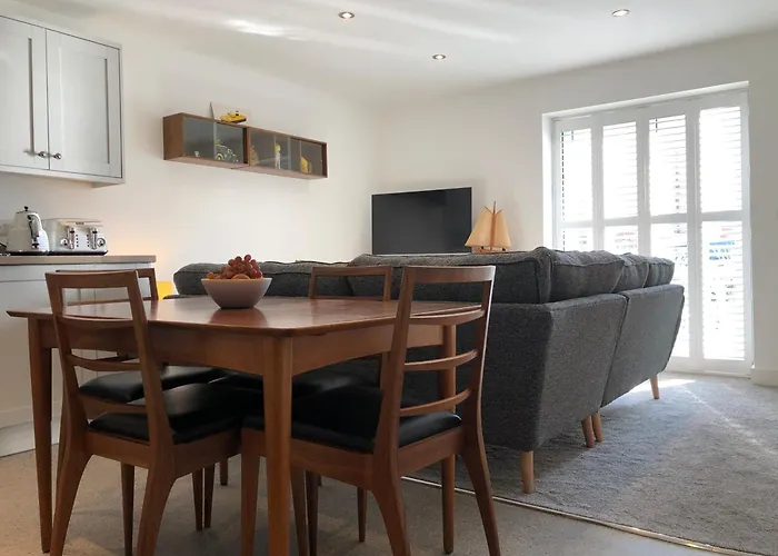 Retro Retreat, Sea View, Free Parking & Ev Plug-in Nyaraló Whitby