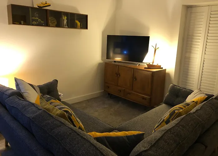 Retro Retreat, Sea View, Free Parking & Ev Plug-in * Whitby