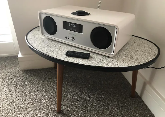 Retro Retreat, Sea View, Free Parking & Ev Plug-in