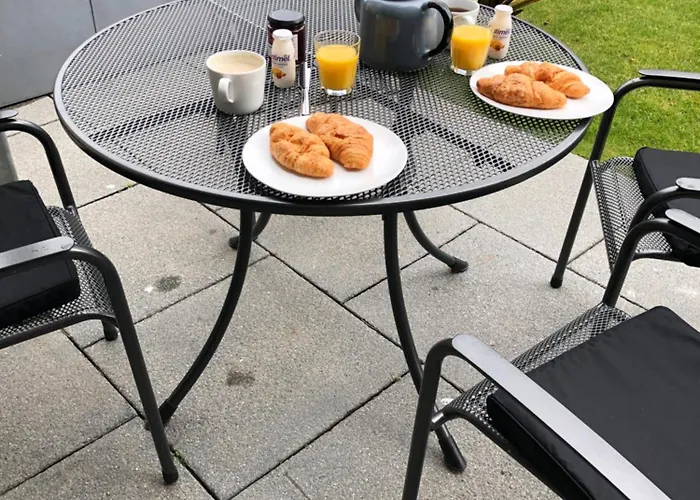 Retro Retreat, Sea View, Free Parking & Ev Plug-in *