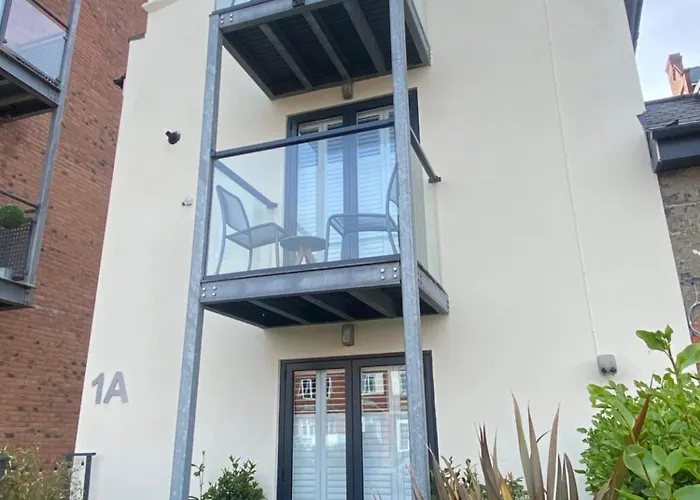 Retro Retreat, Sea View, Free Parking & Ev Plug-in *