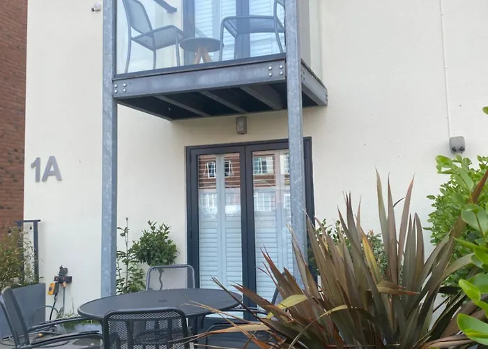 Retro Retreat, Sea View, Free Parking & Ev Plug-in Whitby