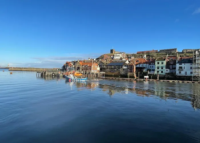 Retro Retreat, Sea View, Free Parking & Ev Plug-in * Whitby